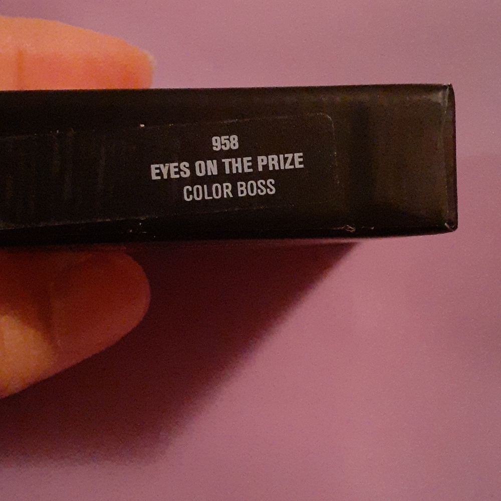 Eyeshadow - Picture 2 of 4